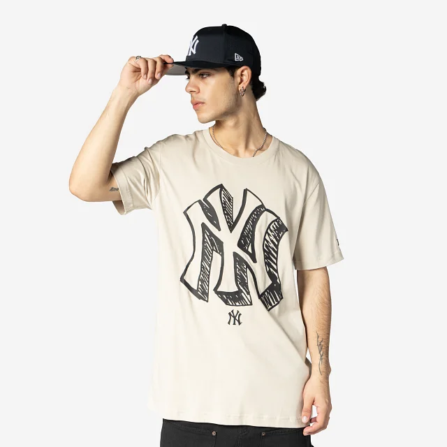 Playera Manga Corta New York Yankees MLB Official Doodles Beige