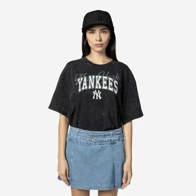 Playera Manga Corta New York Yankees MLB Sport Night para Mujer